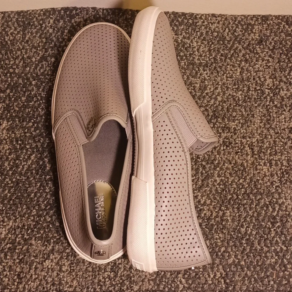 Michael kors Keaton size 7. 5 women's gray leather loafers
